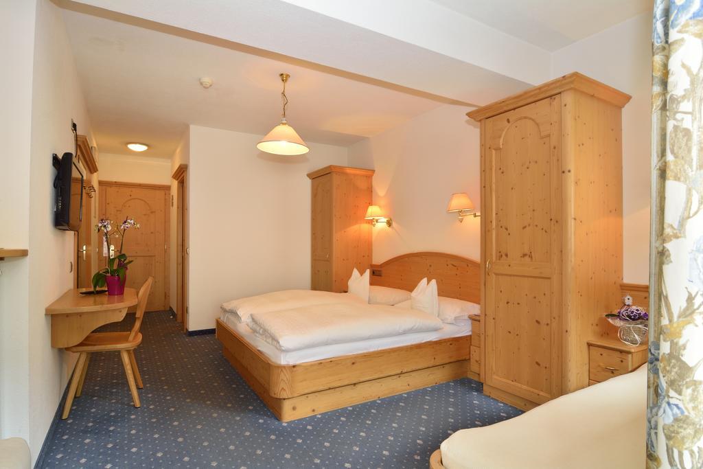 Hotel Silvana Selva di Val Gardena Camera foto